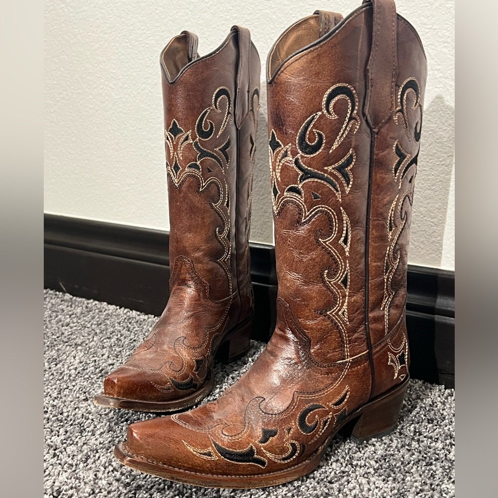 Eye catching Circle G boots!